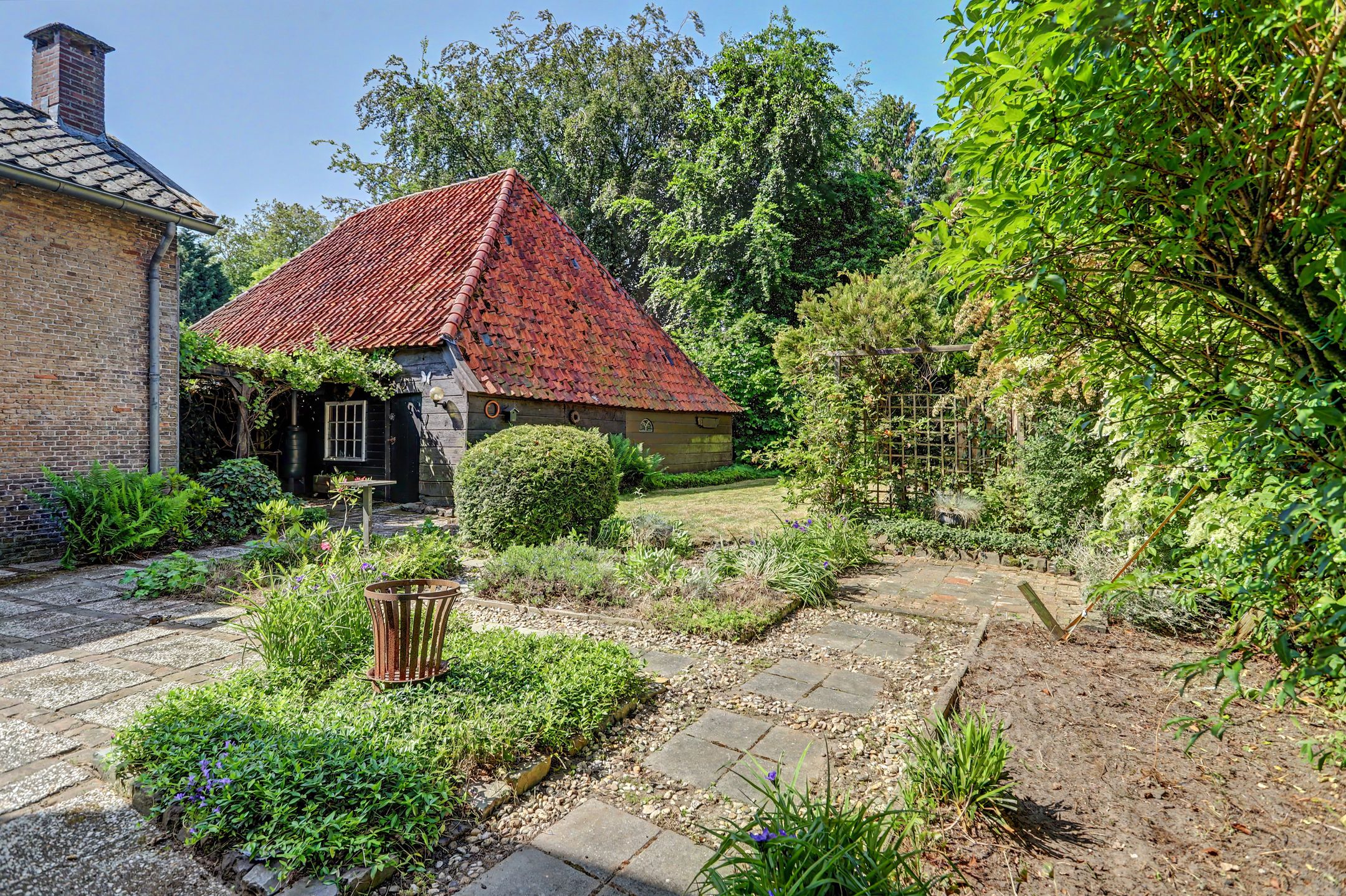 Historic Monument Village Home with Deep Garden in Helvoirt — 48