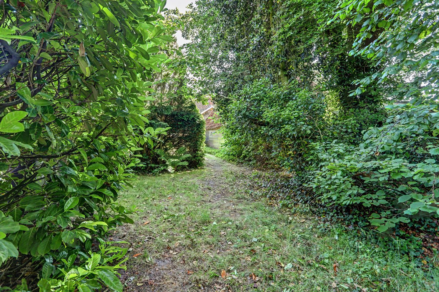 Historic Monument Village Home with Deep Garden in Helvoirt — 55