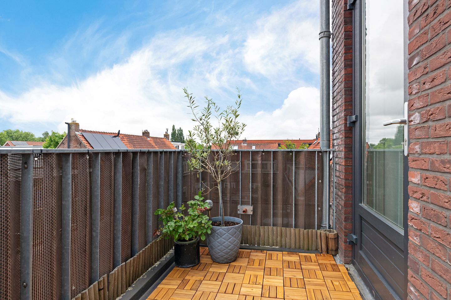 Modern Waterfront Apartment with Zaan River Views in Wormerveer — 29