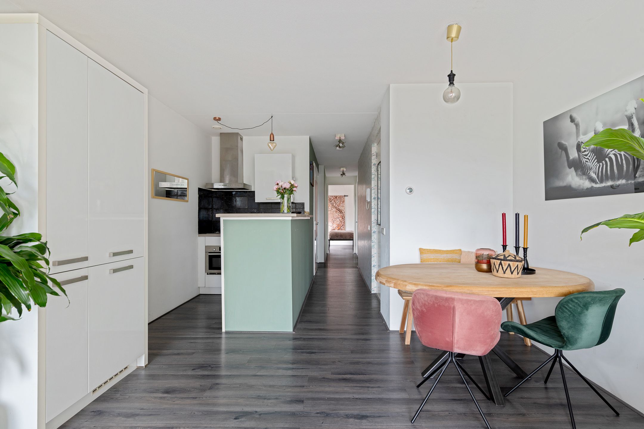 Modern Waterfront Apartment with Zaan River Views in Wormerveer — 12