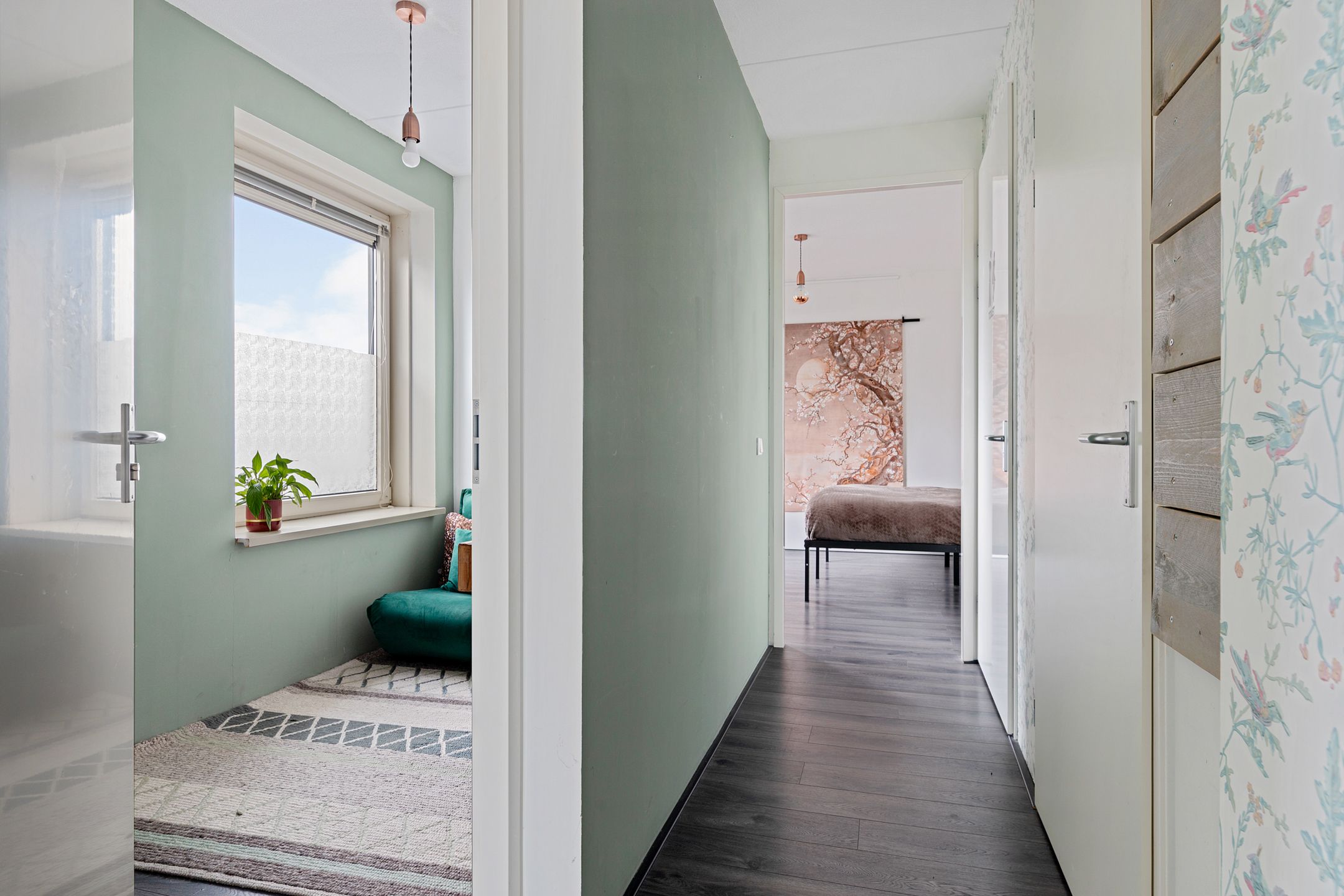 Modern Waterfront Apartment with Zaan River Views in Wormerveer — 24