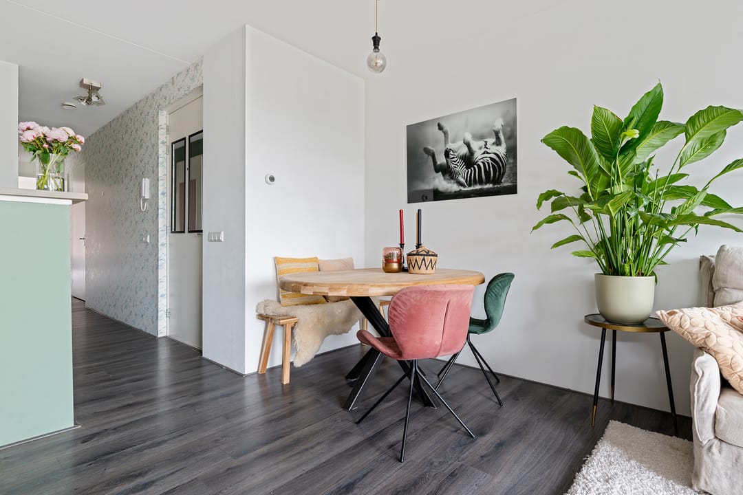 Modern Waterfront Apartment with Zaan River Views in Wormerveer — 17