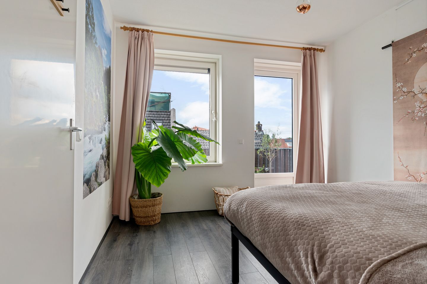 Modern Waterfront Apartment with Zaan River Views in Wormerveer — 25