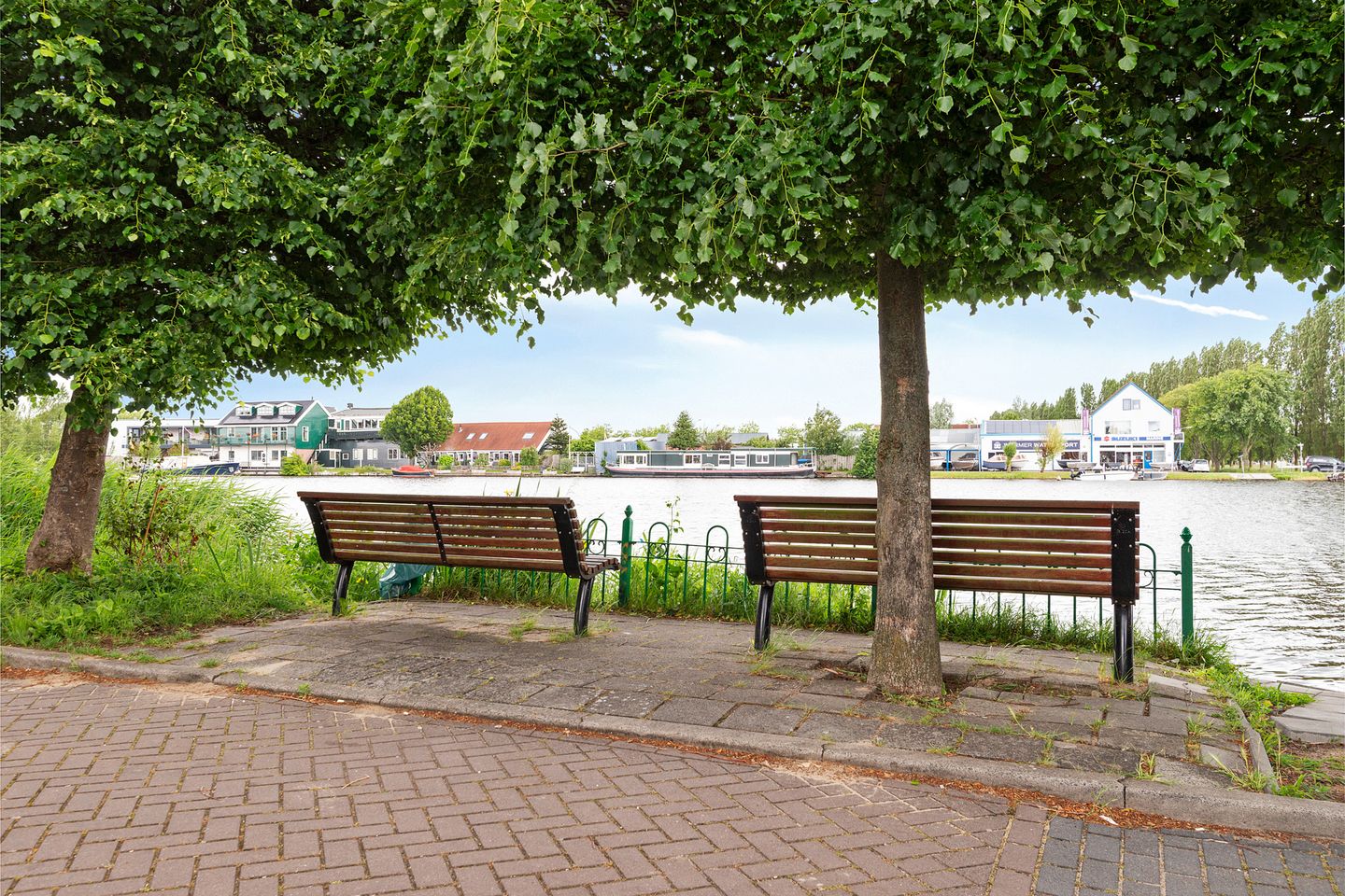 Modern Waterfront Apartment with Zaan River Views in Wormerveer — 34