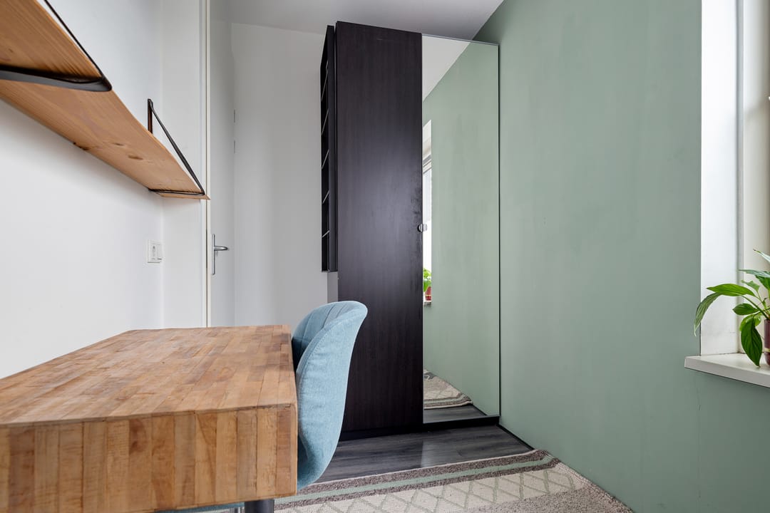 Modern Waterfront Apartment with Zaan River Views in Wormerveer — 23