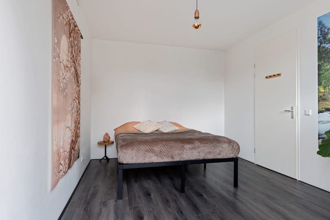 Modern Waterfront Apartment with Zaan River Views in Wormerveer — 26