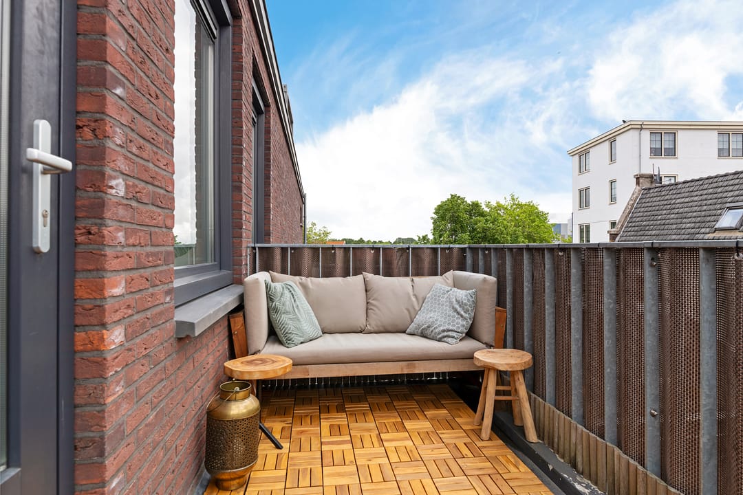 Modern Waterfront Apartment with Zaan River Views in Wormerveer — 28