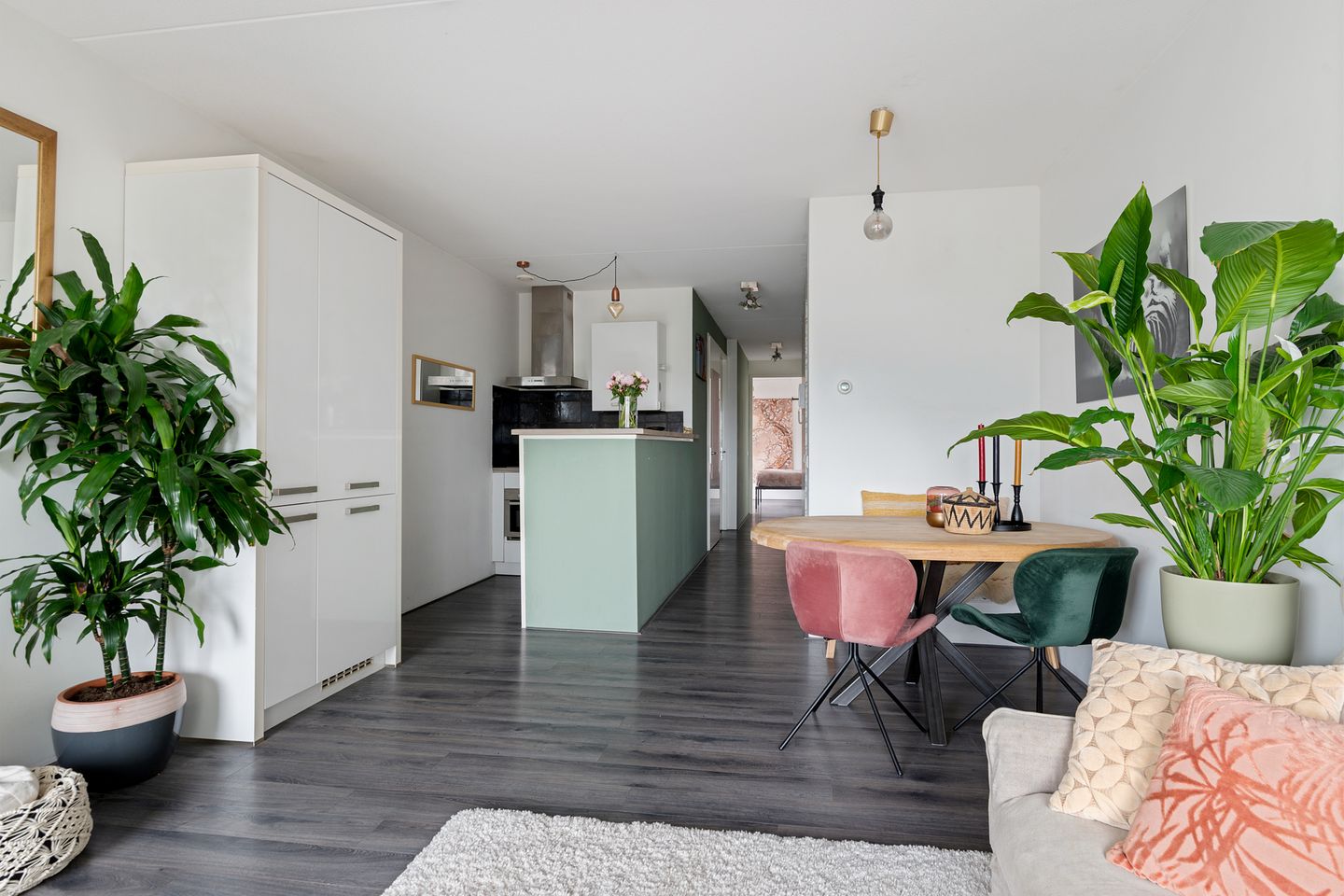 Modern Waterfront Apartment with Zaan River Views in Wormerveer — 14