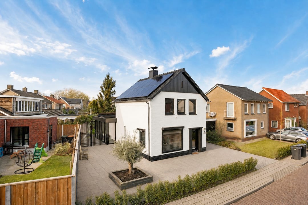 Photo 11 of Irenestraat 10