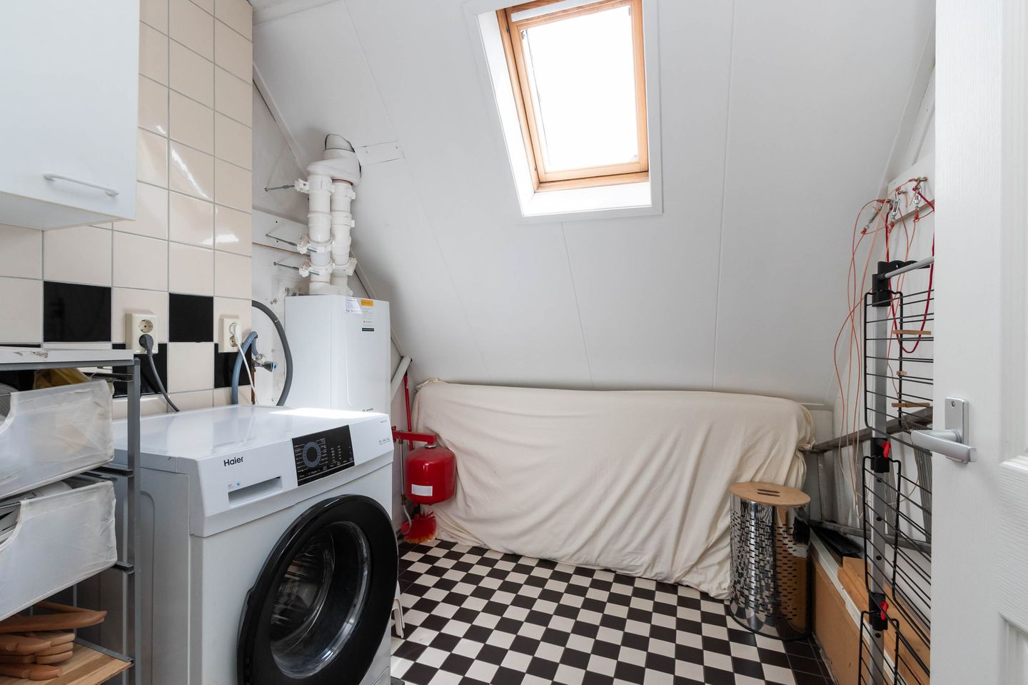 Renovated 1930s Corner House with Spacious Basement Near Hilversum Heathland — 29