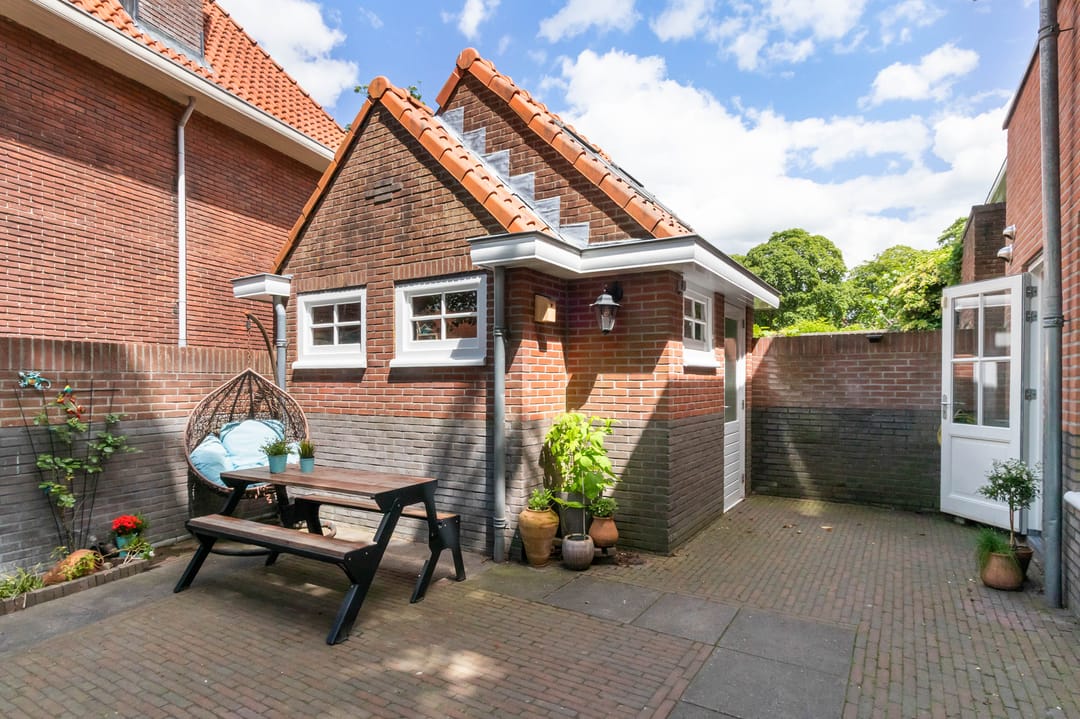 Renovated 1930s Corner House with Spacious Basement Near Hilversum Heathland — 32