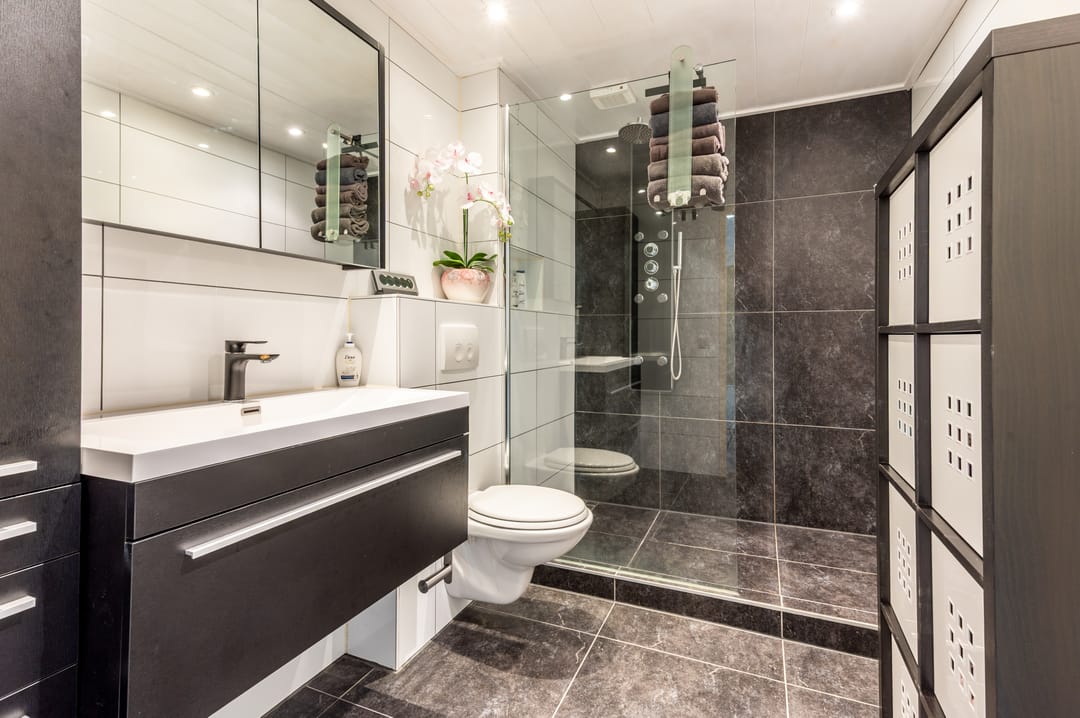 Spacious Semi-Detached Home with Five Bedrooms and Private East-Facing Garden in Lelystad — 26