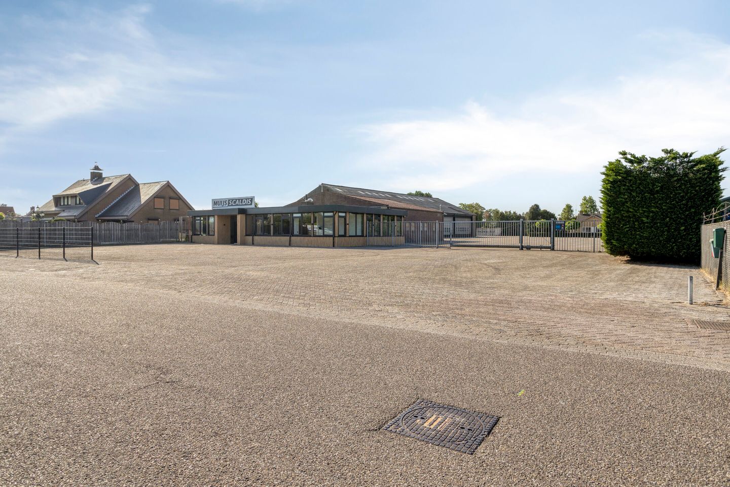 Bekijk foto 4 van Roosendaalseweg 11
