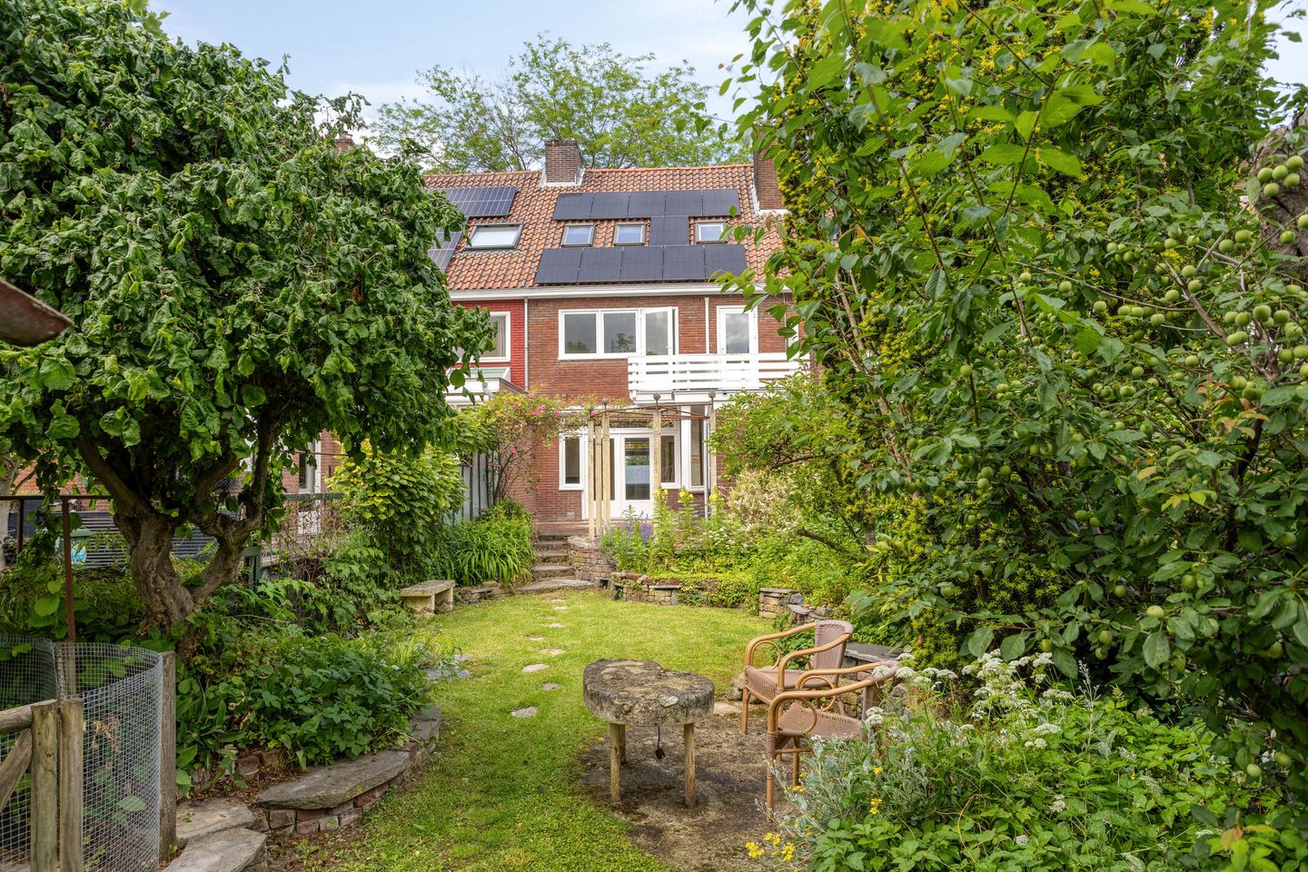 Characterful 1930s Home with Spacious Workspace and Sunny South-Facing Garden in Scharn — 49