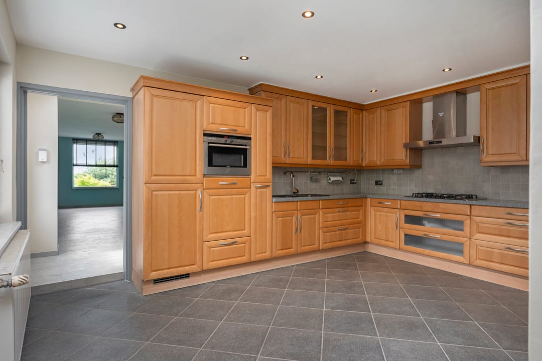 Charming Semi-Detached Home with Deep Garden and Country Views — 17