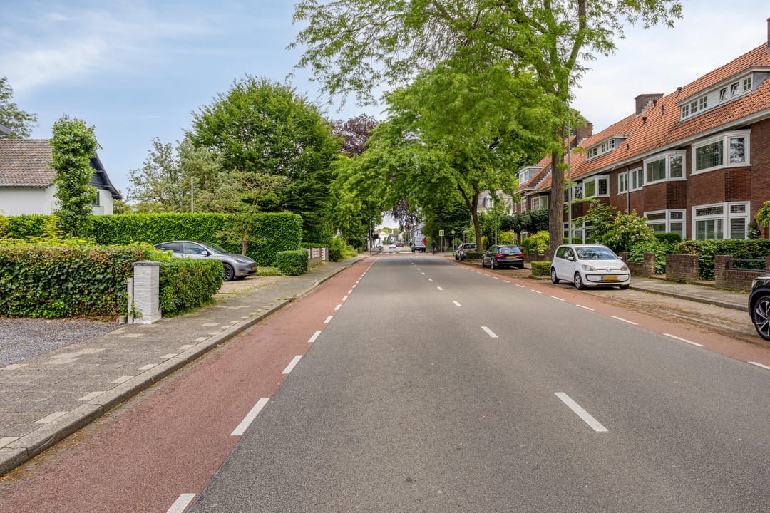 Characterful 1930s Home with Spacious Workspace and Sunny South-Facing Garden in Scharn — 7