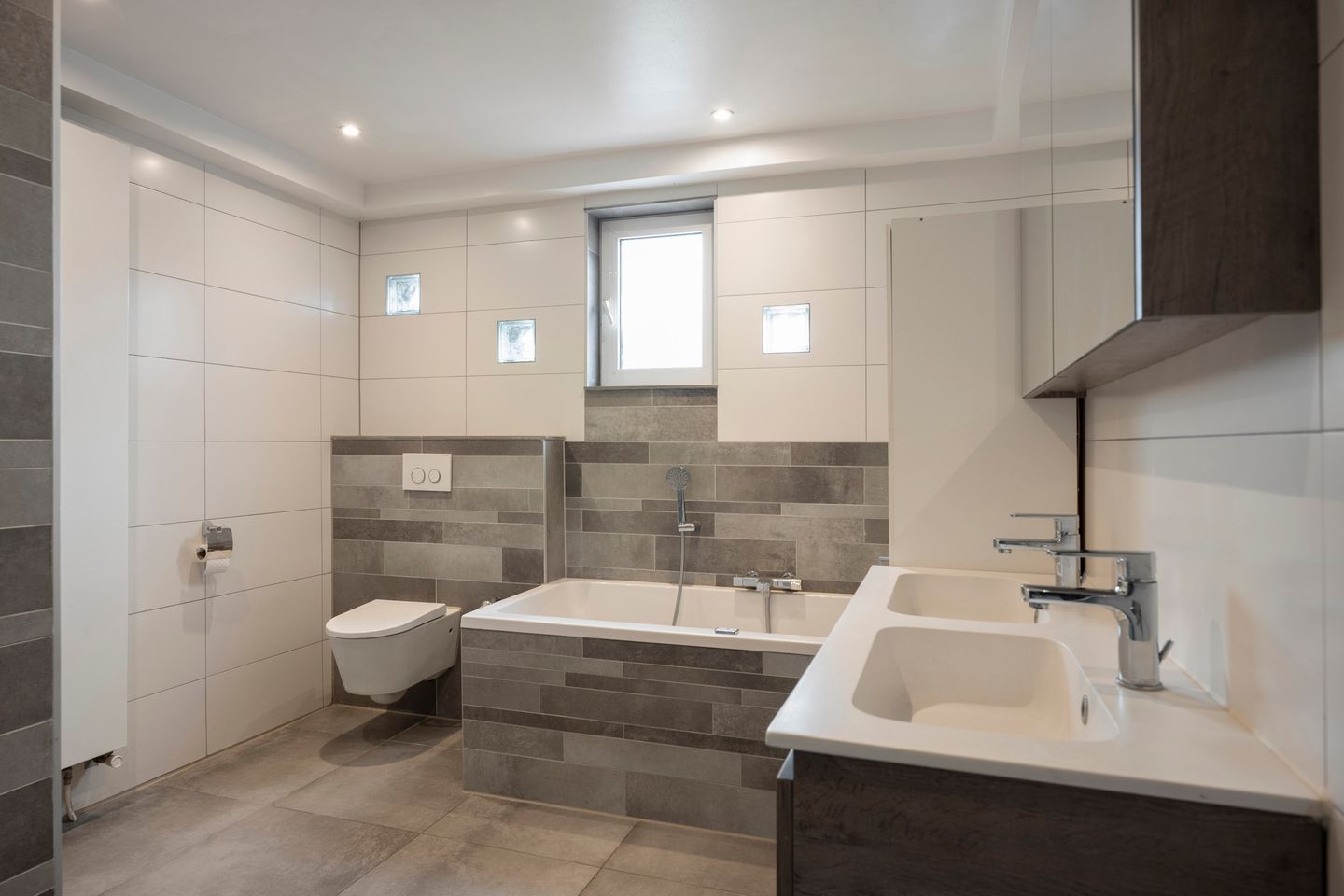 Charming Semi-Detached Home with Deep Garden and Country Views — 14