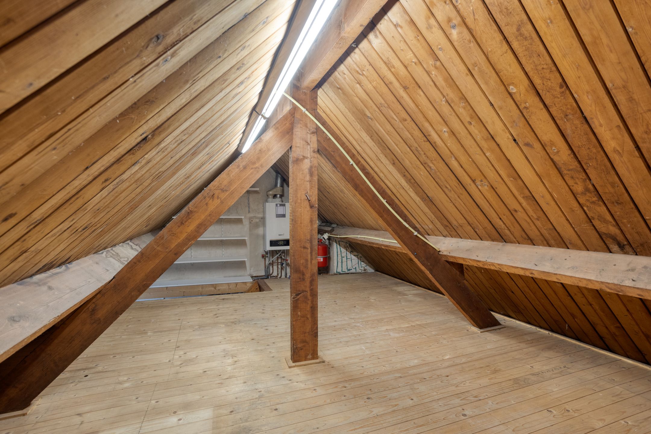 Characterful 1930s Home with Spacious Workspace and Sunny South-Facing Garden in Scharn — 39