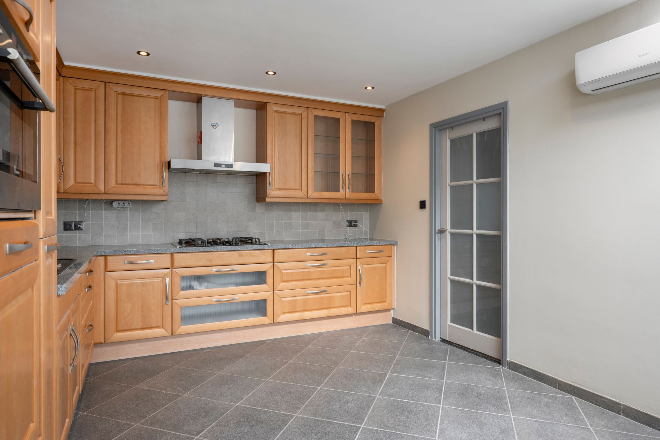 Charming Semi-Detached Home with Deep Garden and Country Views — 18