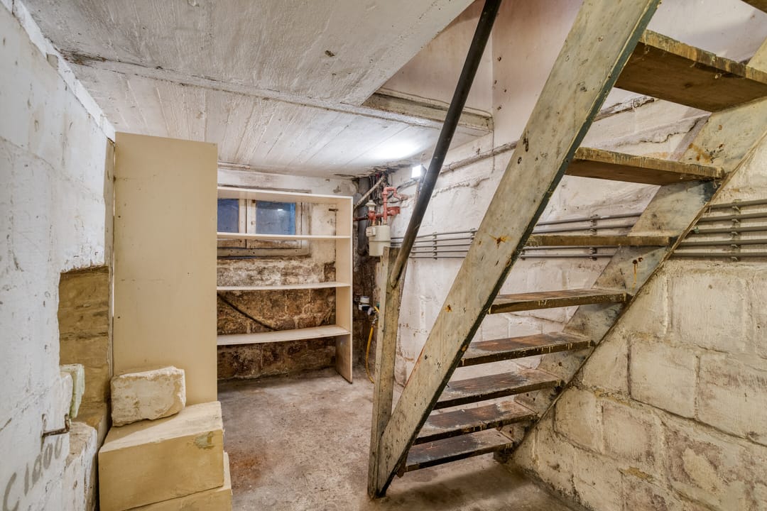 Characterful 1930s Home with Spacious Workspace and Sunny South-Facing Garden in Scharn — 41