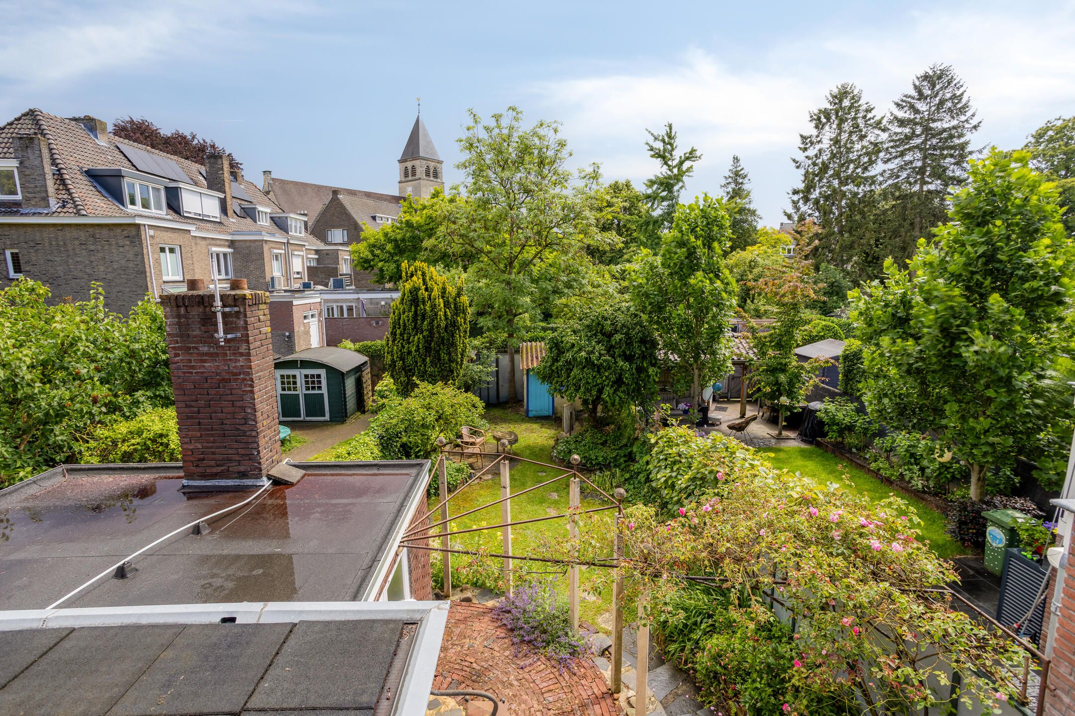 Characterful 1930s Home with Spacious Workspace and Sunny South-Facing Garden in Scharn — 27