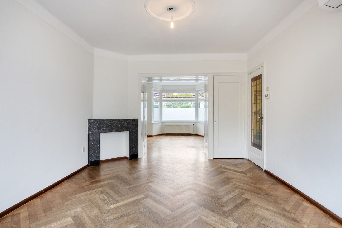 Characterful 1930s Home with Spacious Workspace and Sunny South-Facing Garden in Scharn — 14