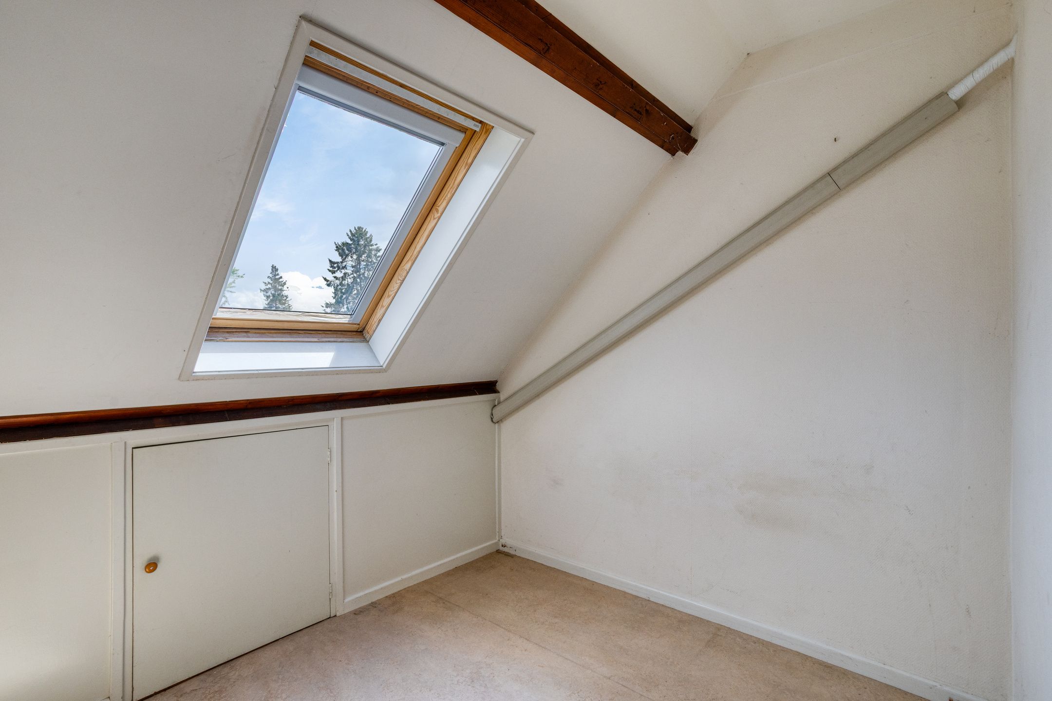 Characterful 1930s Home with Spacious Workspace and Sunny South-Facing Garden in Scharn — 36