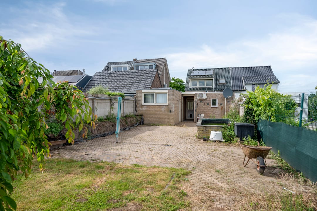 Charming Semi-Detached Home with Deep Garden and Country Views — 23