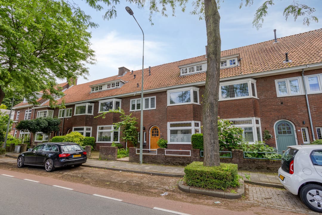 Characterful 1930s Home with Spacious Workspace and Sunny South-Facing Garden in Scharn