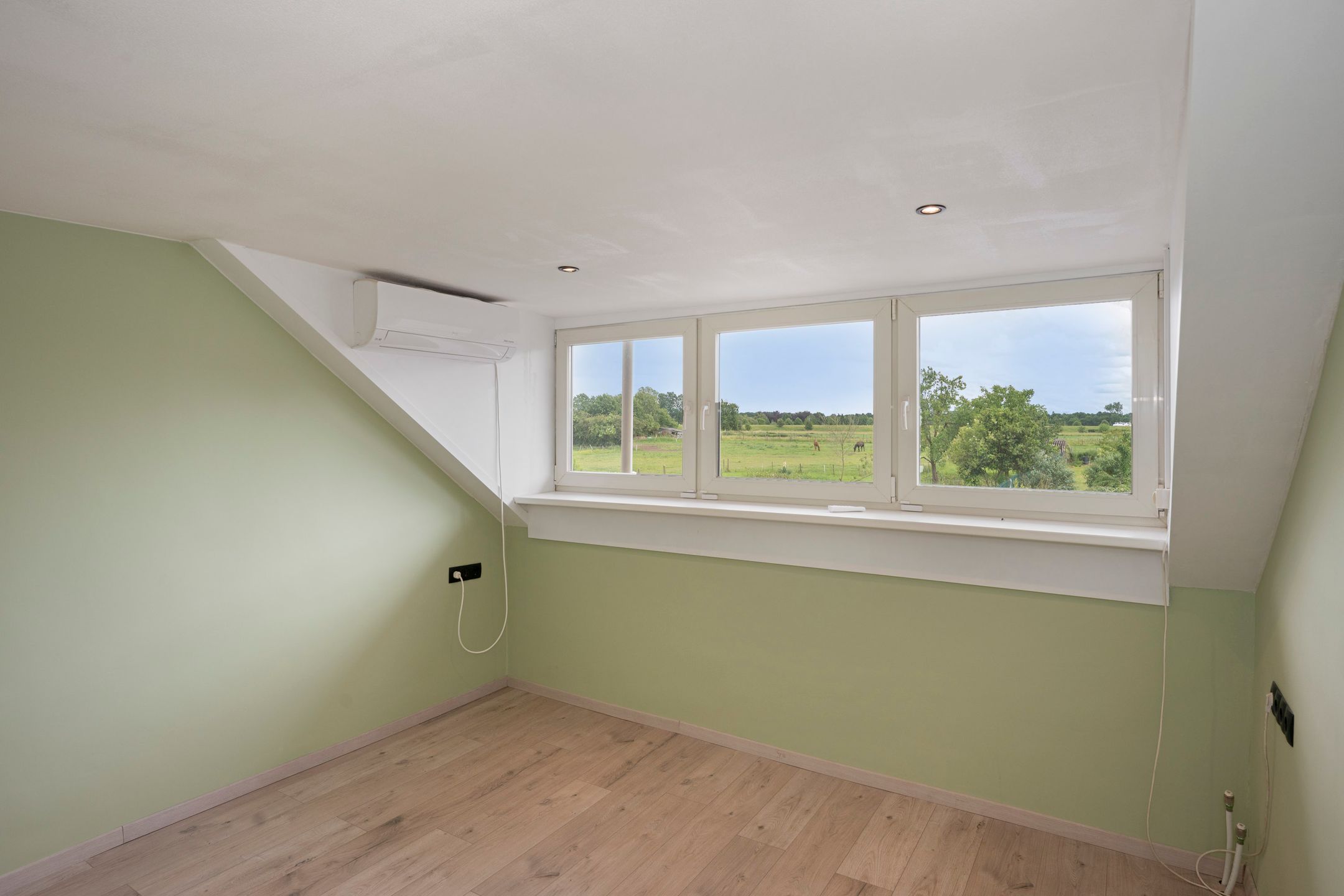 Charming Semi-Detached Home with Deep Garden and Country Views — 27