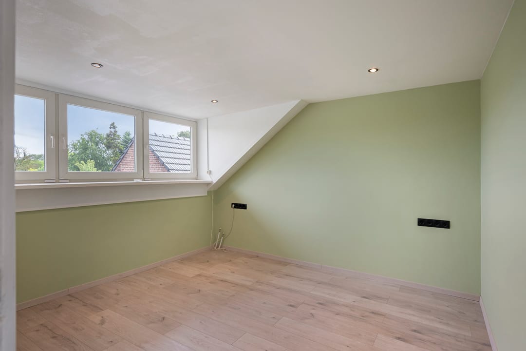 Charming Semi-Detached Home with Deep Garden and Country Views — 26