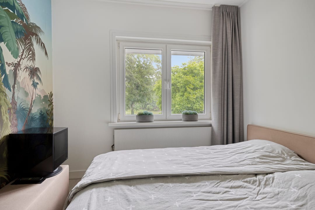 Elegant Early Twentieth Century Home with Garden in Stratum — 22