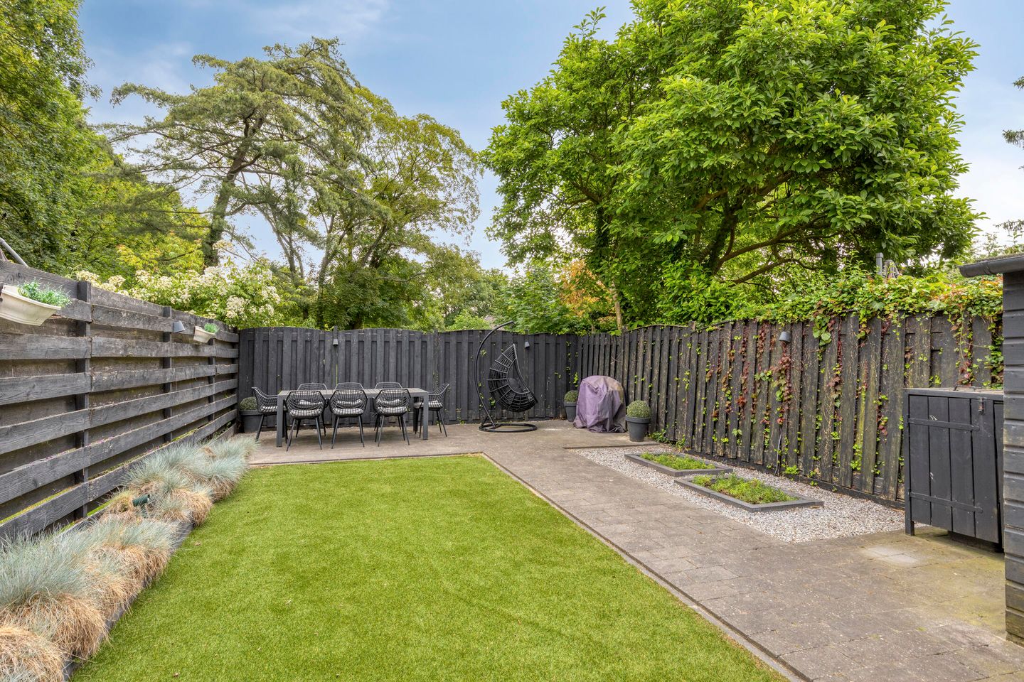 Elegant Early Twentieth Century Home with Garden in Stratum — 29