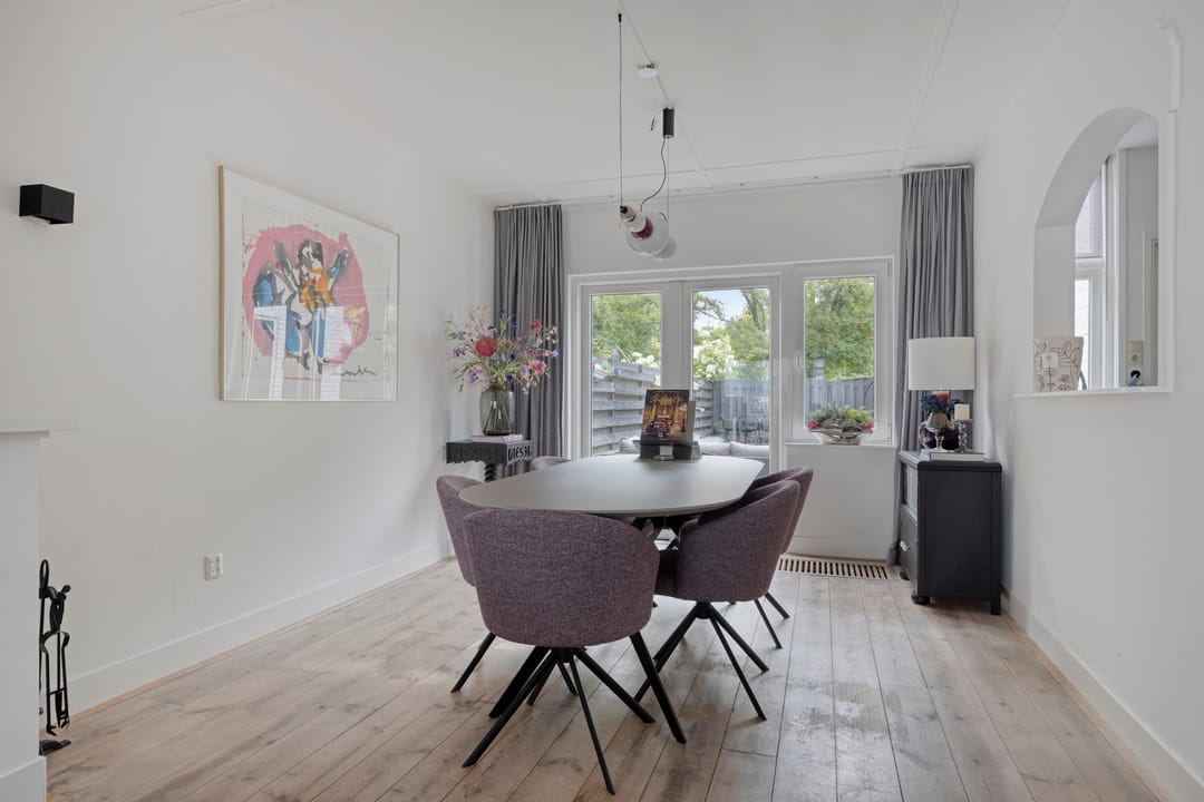 Elegant Early Twentieth Century Home with Garden in Stratum — 11