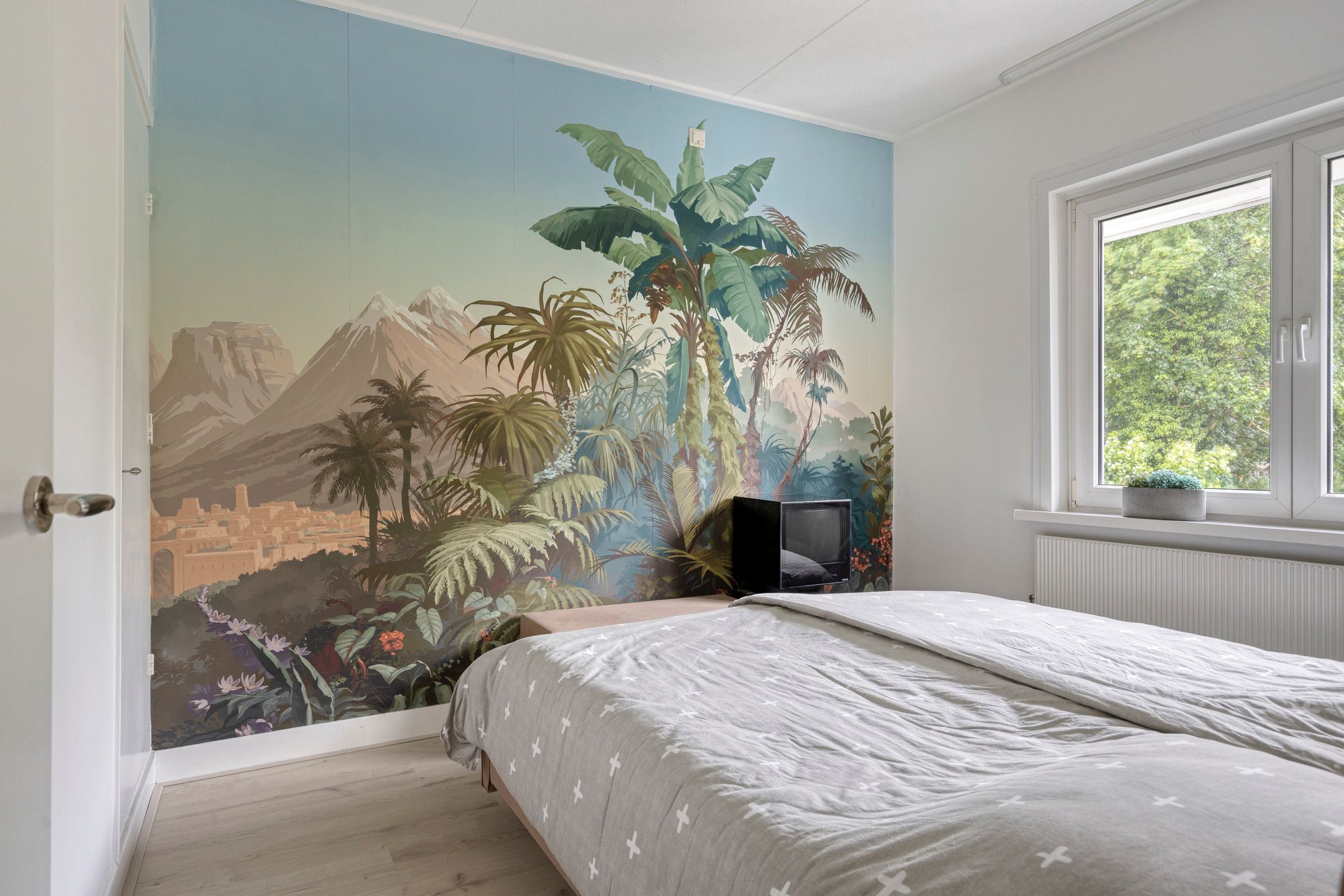 Elegant Early Twentieth Century Home with Garden in Stratum — 21