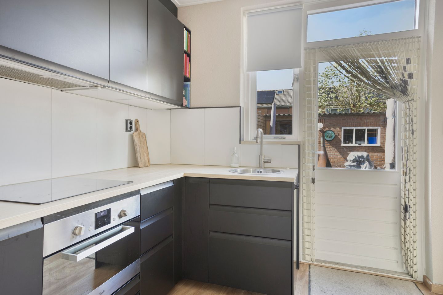 Photo 19 of Zeestraat 43