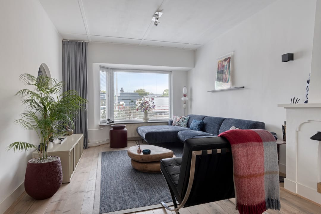 Elegant Early Twentieth Century Home with Garden in Stratum — 8
