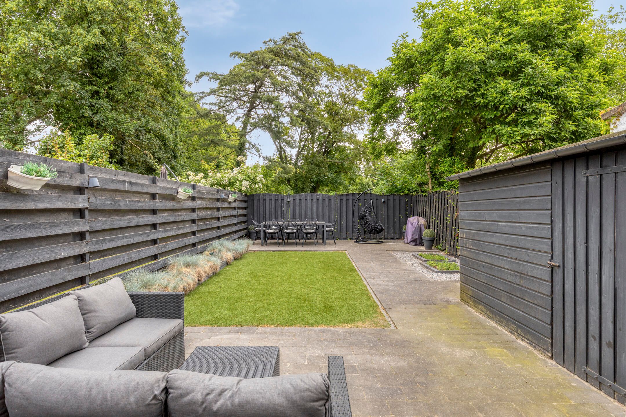 Elegant Early Twentieth Century Home with Garden in Stratum — 30