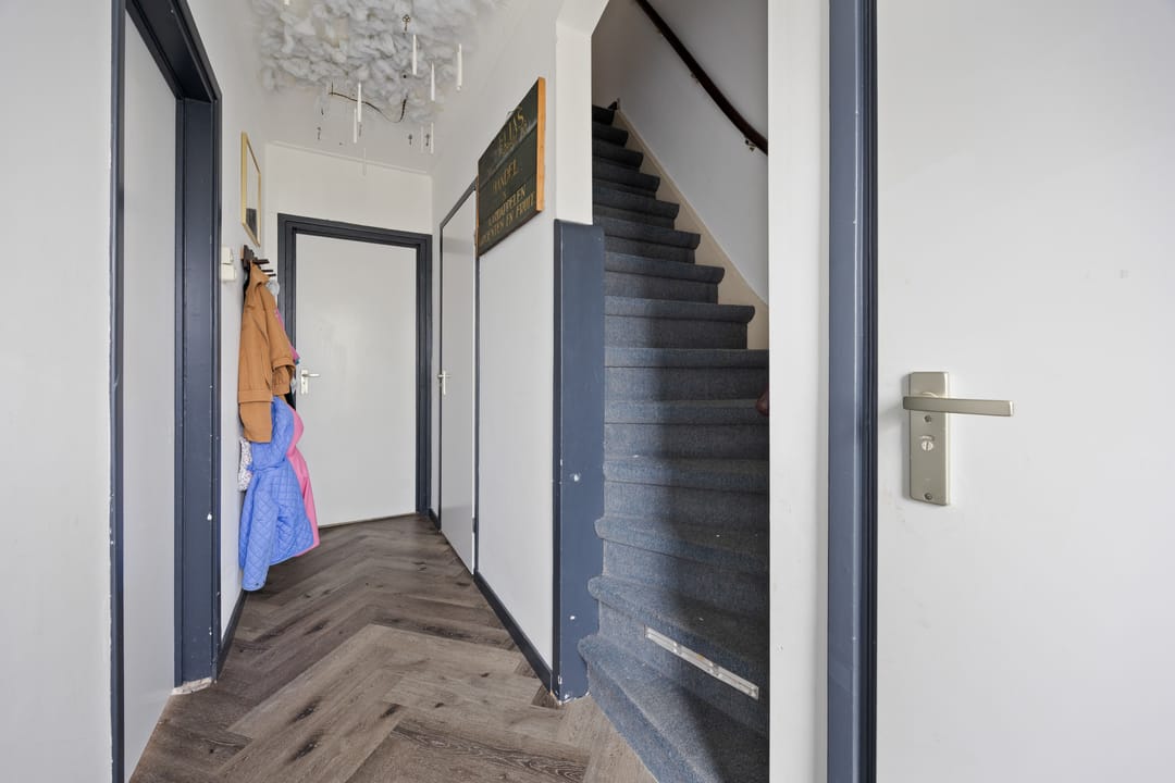 Spacious Family Home with Modern Kitchen and Southwest Garden in Deest — 22
