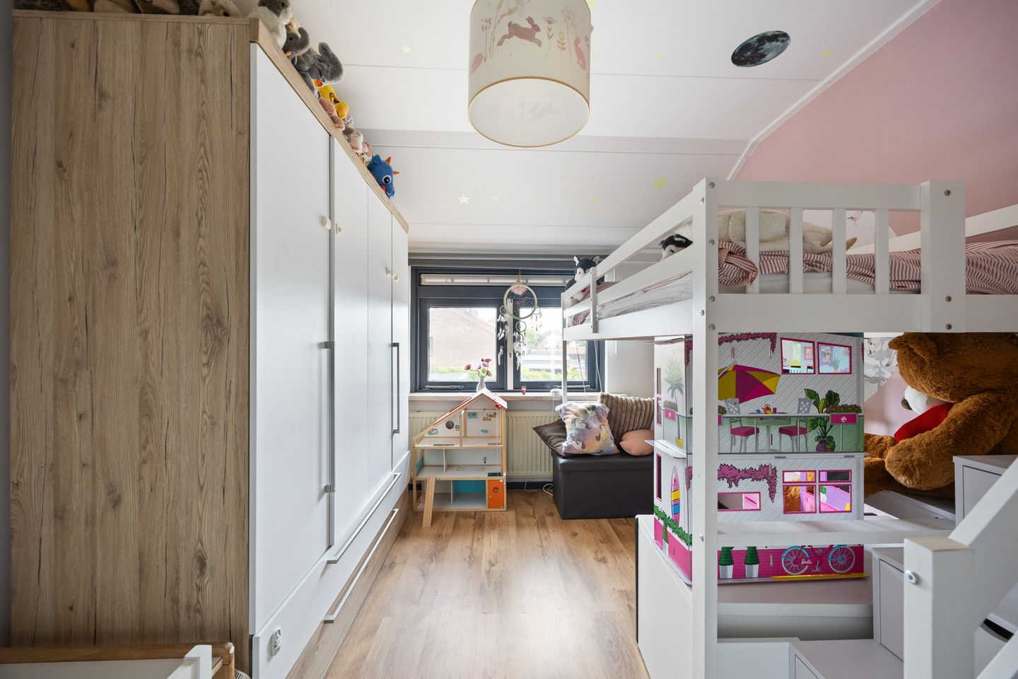 Spacious Family Home with Modern Kitchen and Southwest Garden in Deest — 25