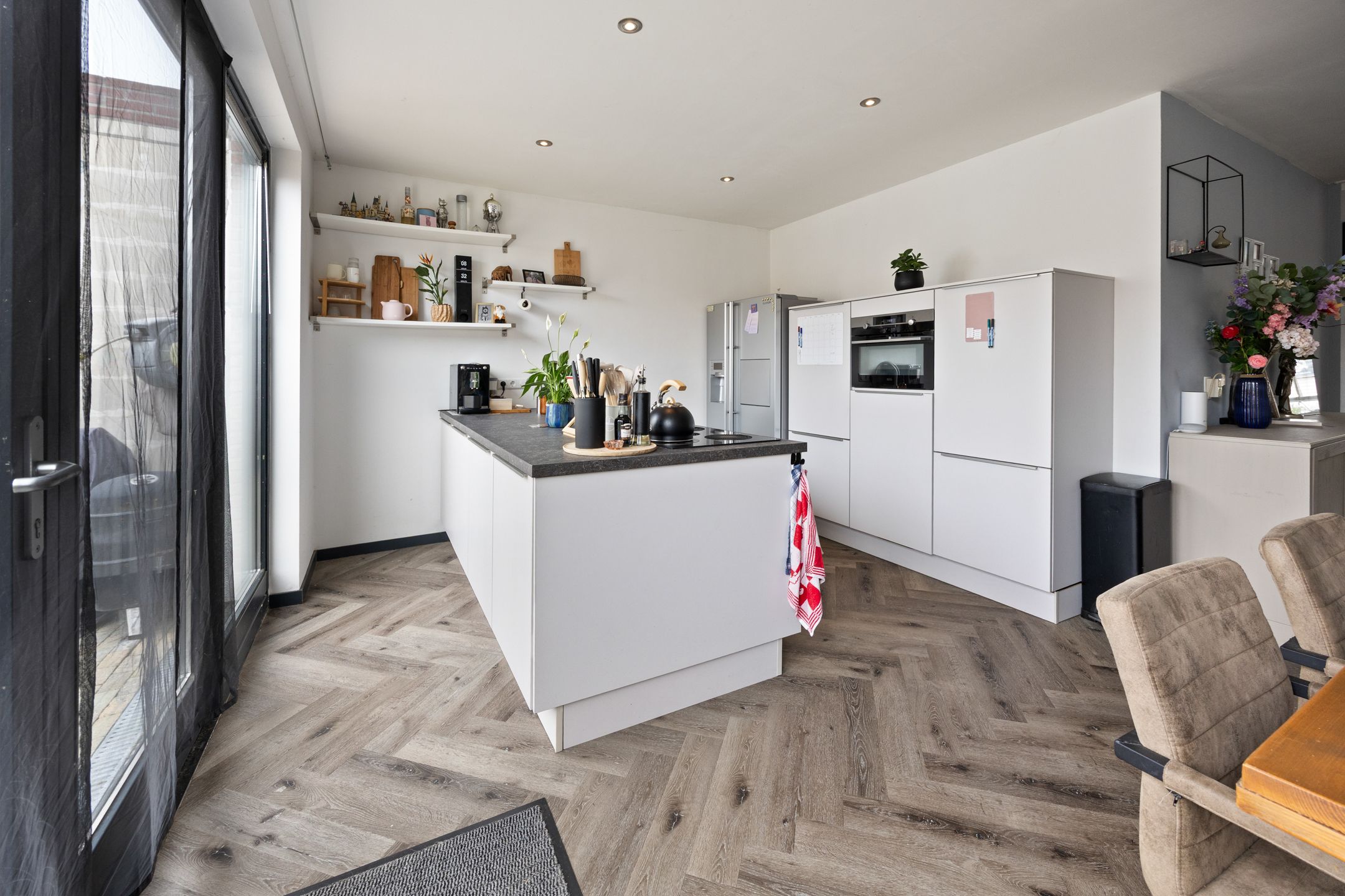 Spacious Family Home with Modern Kitchen and Southwest Garden in Deest — 12