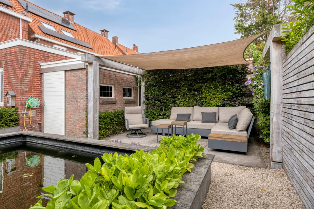 Characterful Detached Family Home with Authentic Details and Modern Comfort — 56