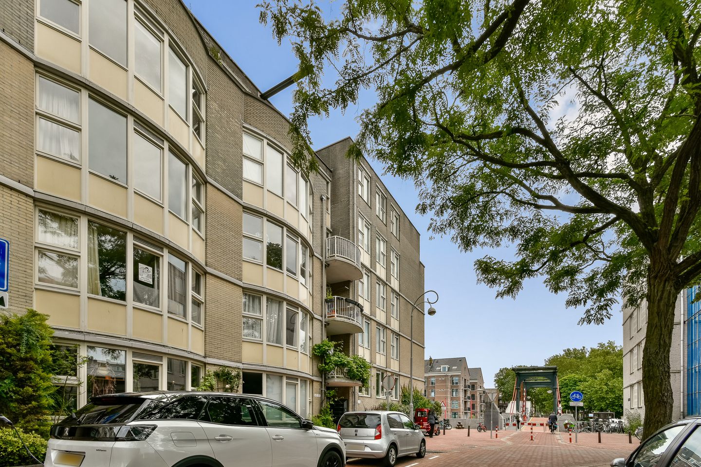 Waterfront Apartment with South-Facing Balcony in Amsterdam Centrum — 19
