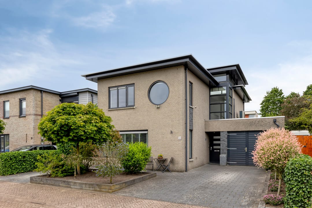 Spacious Energy-Efficient Detached Villa in Lelystad's Landstrekenwijk