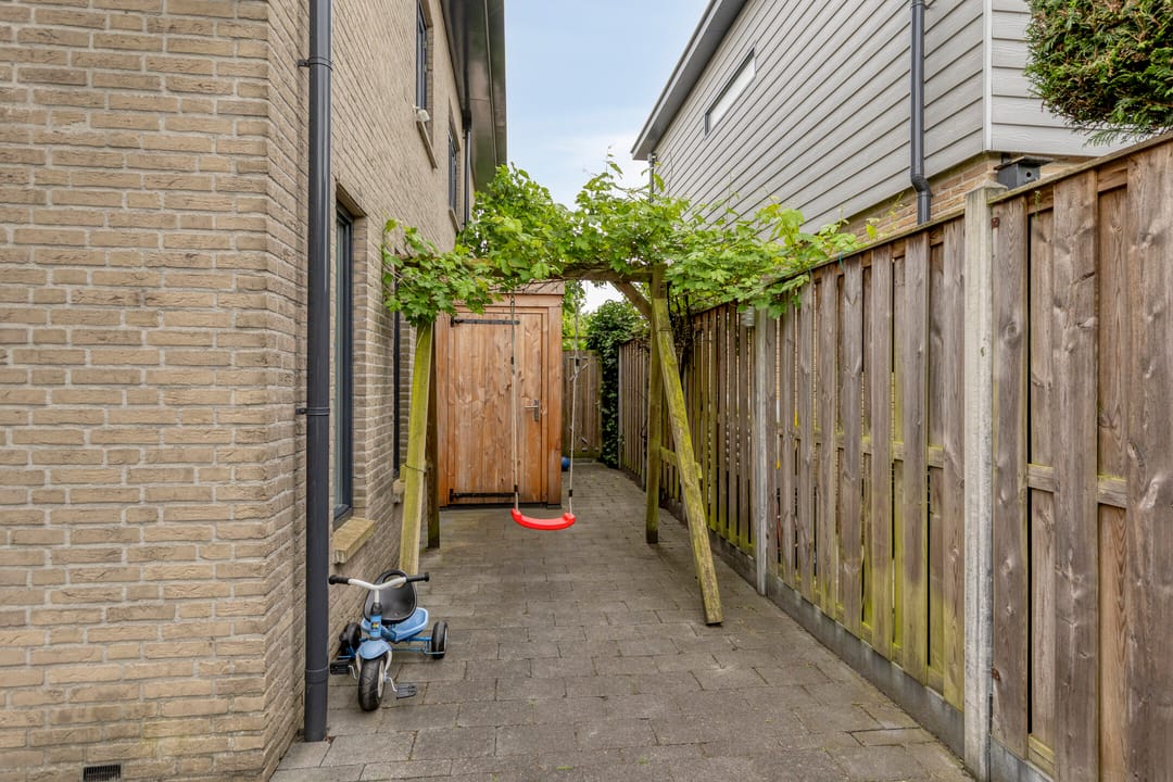 Spacious Energy-Efficient Detached Villa in Lelystad's Landstrekenwijk — 53