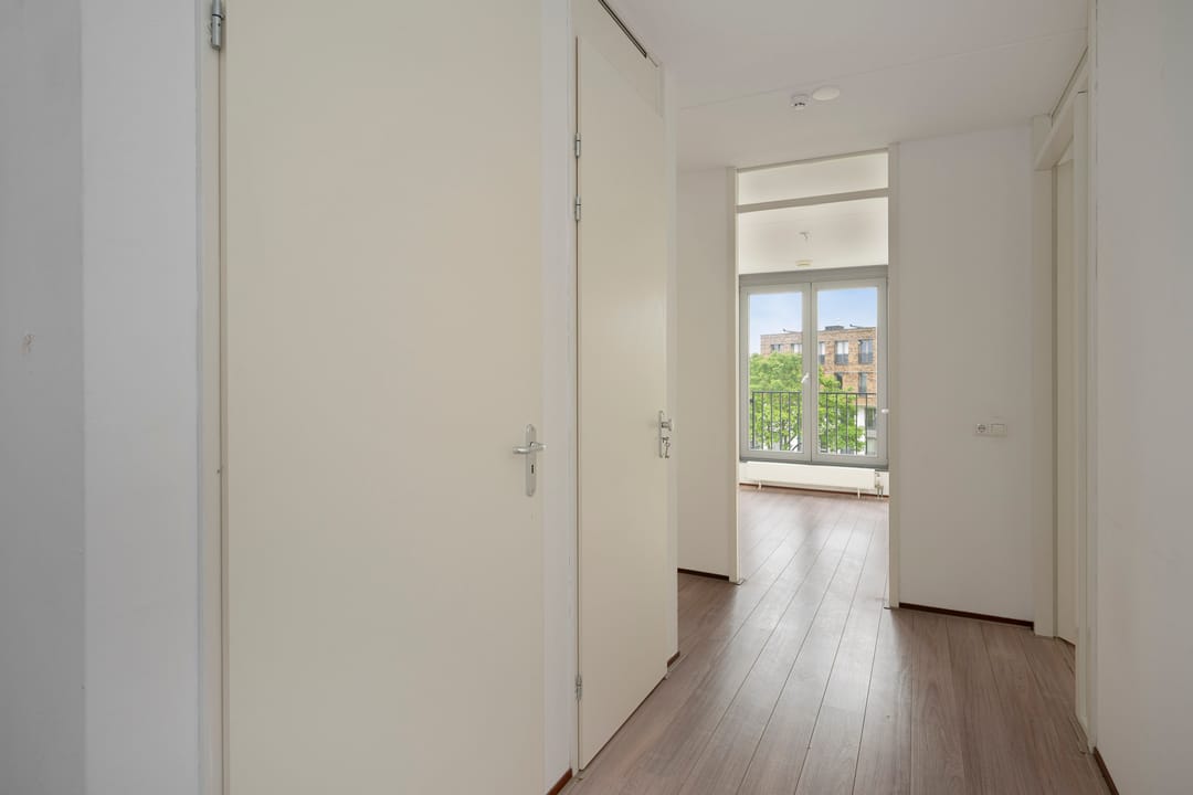 Spacious 2-Bedroom Apartment with Private Parking in Geusselpark Maastricht — 8