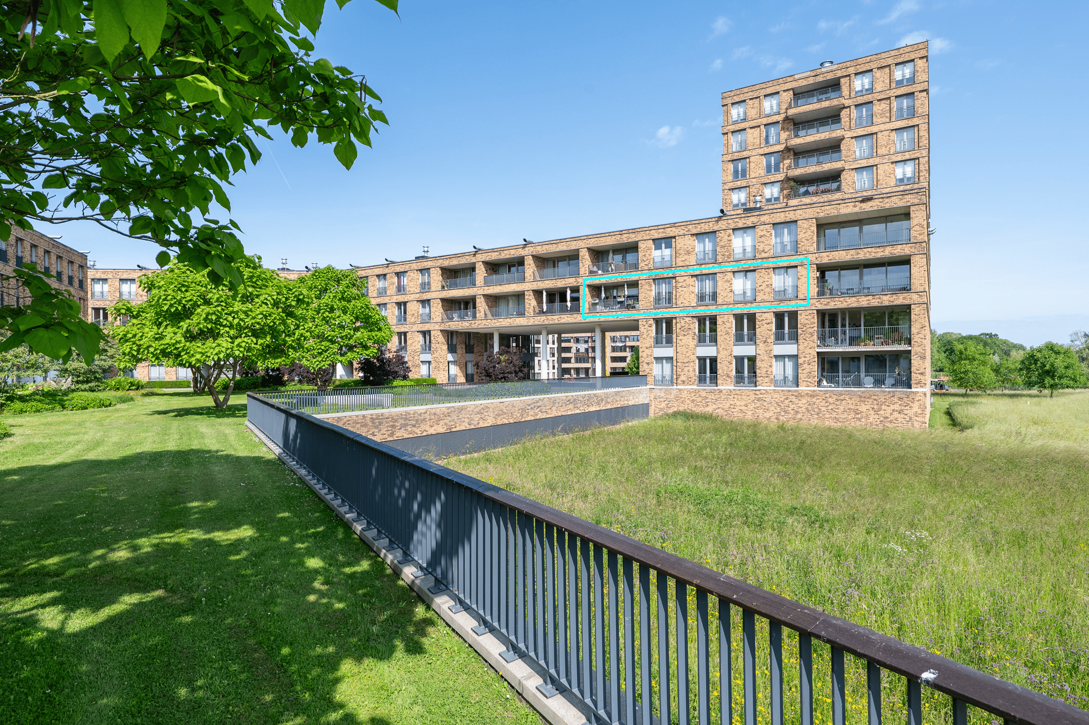Spacious 2-Bedroom Apartment with Private Parking in Geusselpark Maastricht — 27