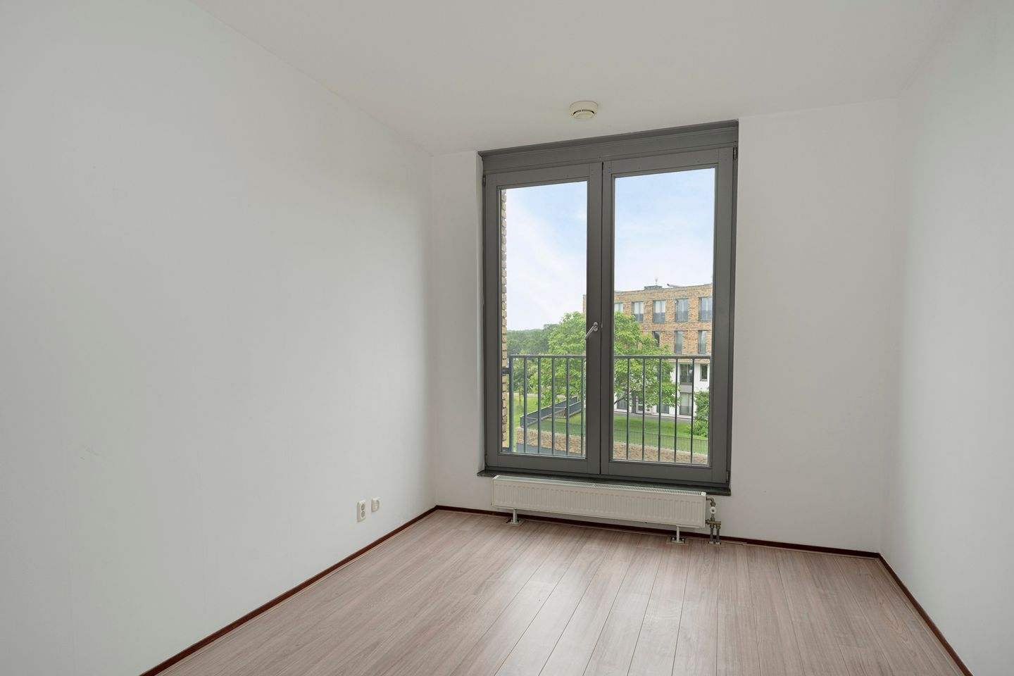 Spacious 2-Bedroom Apartment with Private Parking in Geusselpark Maastricht — 20