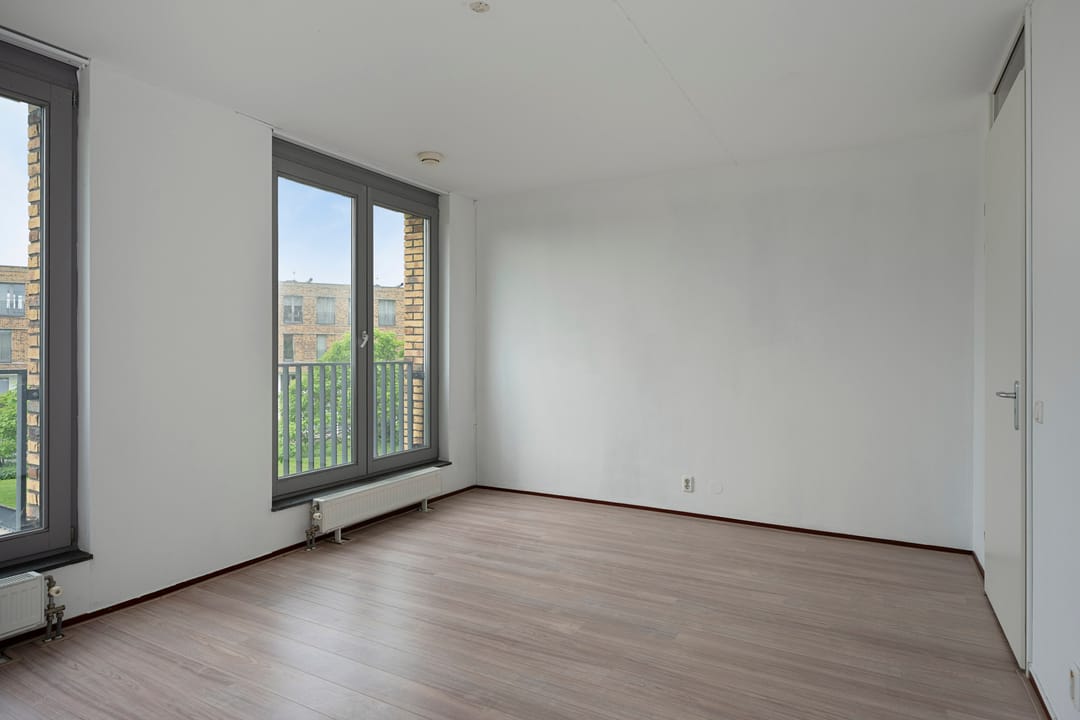 Spacious 2-Bedroom Apartment with Private Parking in Geusselpark Maastricht — 22