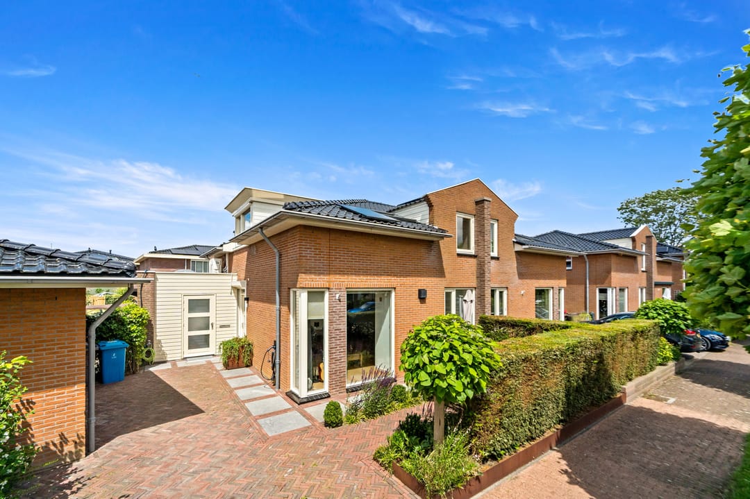Modern Semi-Detached Home with Luxury Finishes in Charming Schipluiden